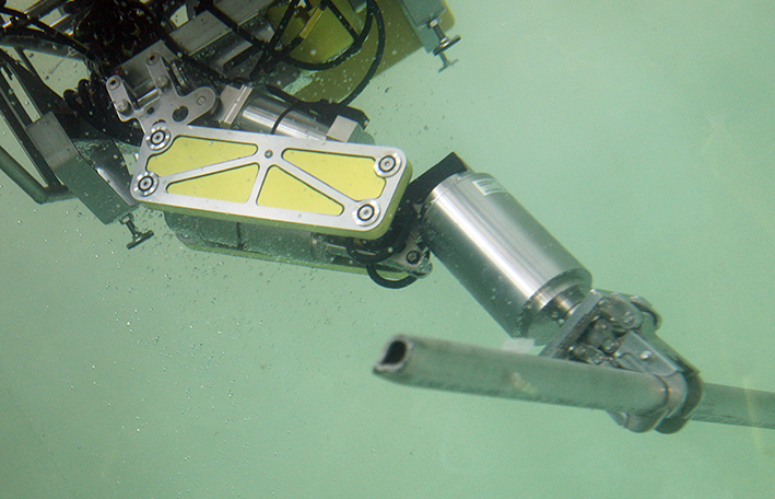 JN1404_08_049.jpg